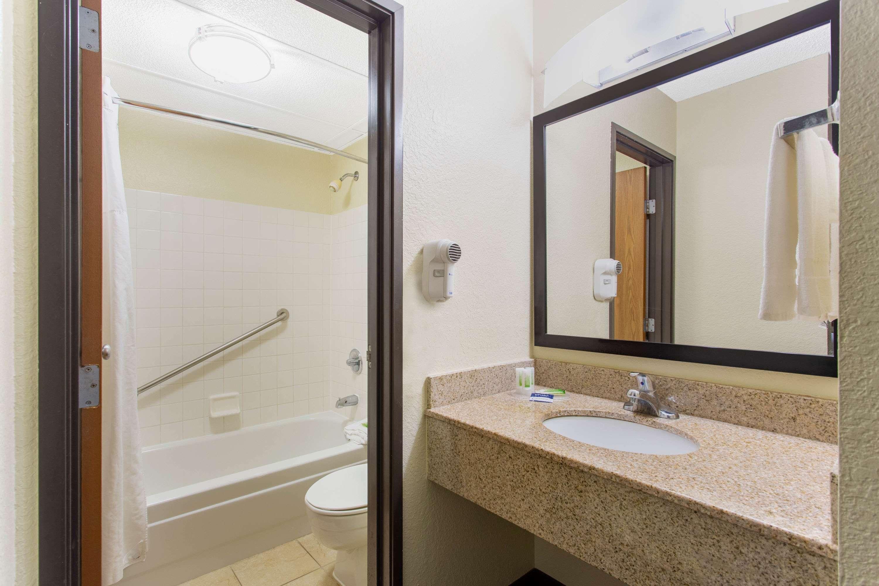 AmericInn by Wyndham Burlington 1