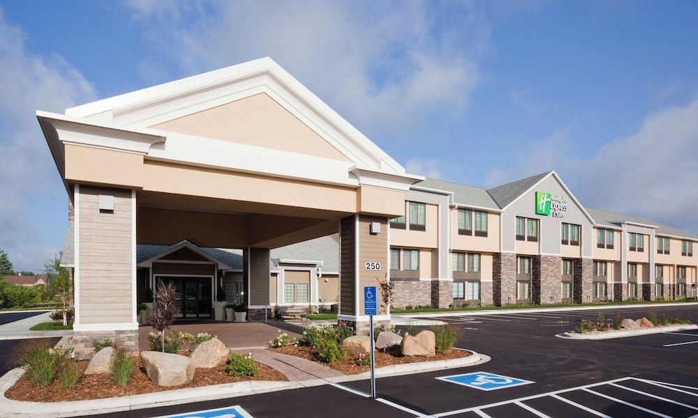 Holiday Inn Express & Suites WILLMAR by IHG 1