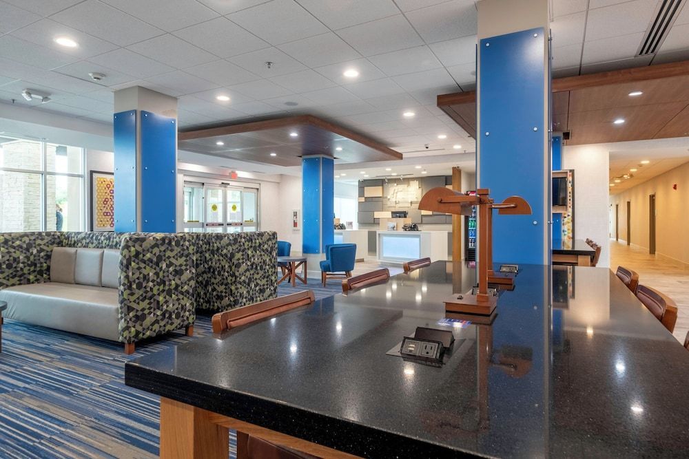 Holiday Inn Express & Suites STAUNTON by IHG 1