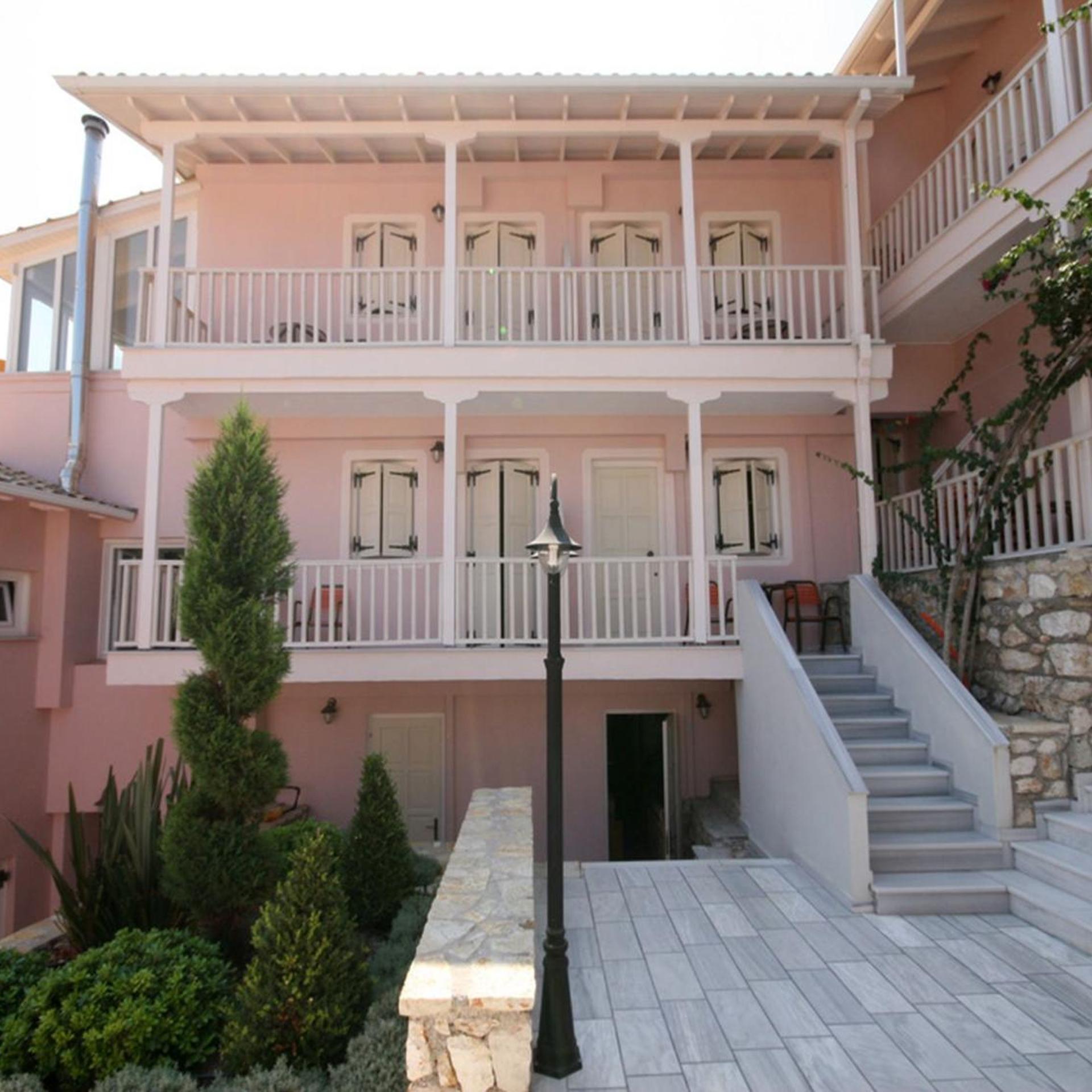 Ionis Hotel 1