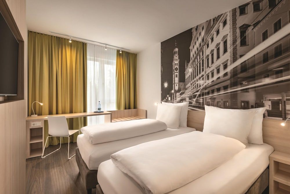 Super 8 by Wyndham Augsburg 1