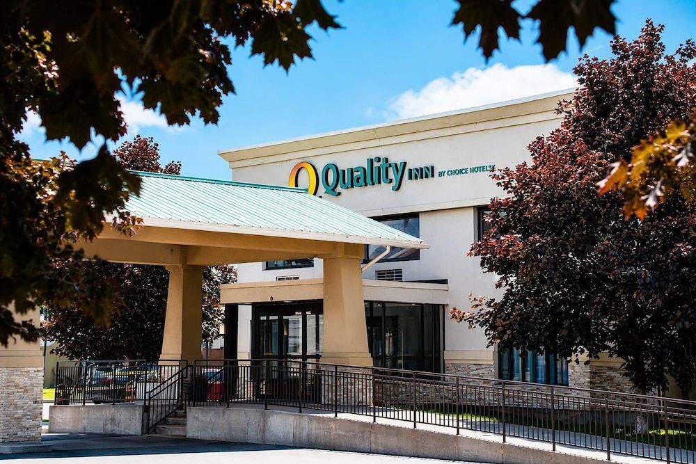 Quality Inn and Conference Centre Pembroke 1