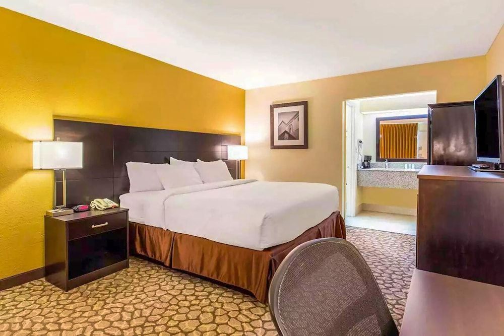 Ramada by Wyndham Santee I-95 1