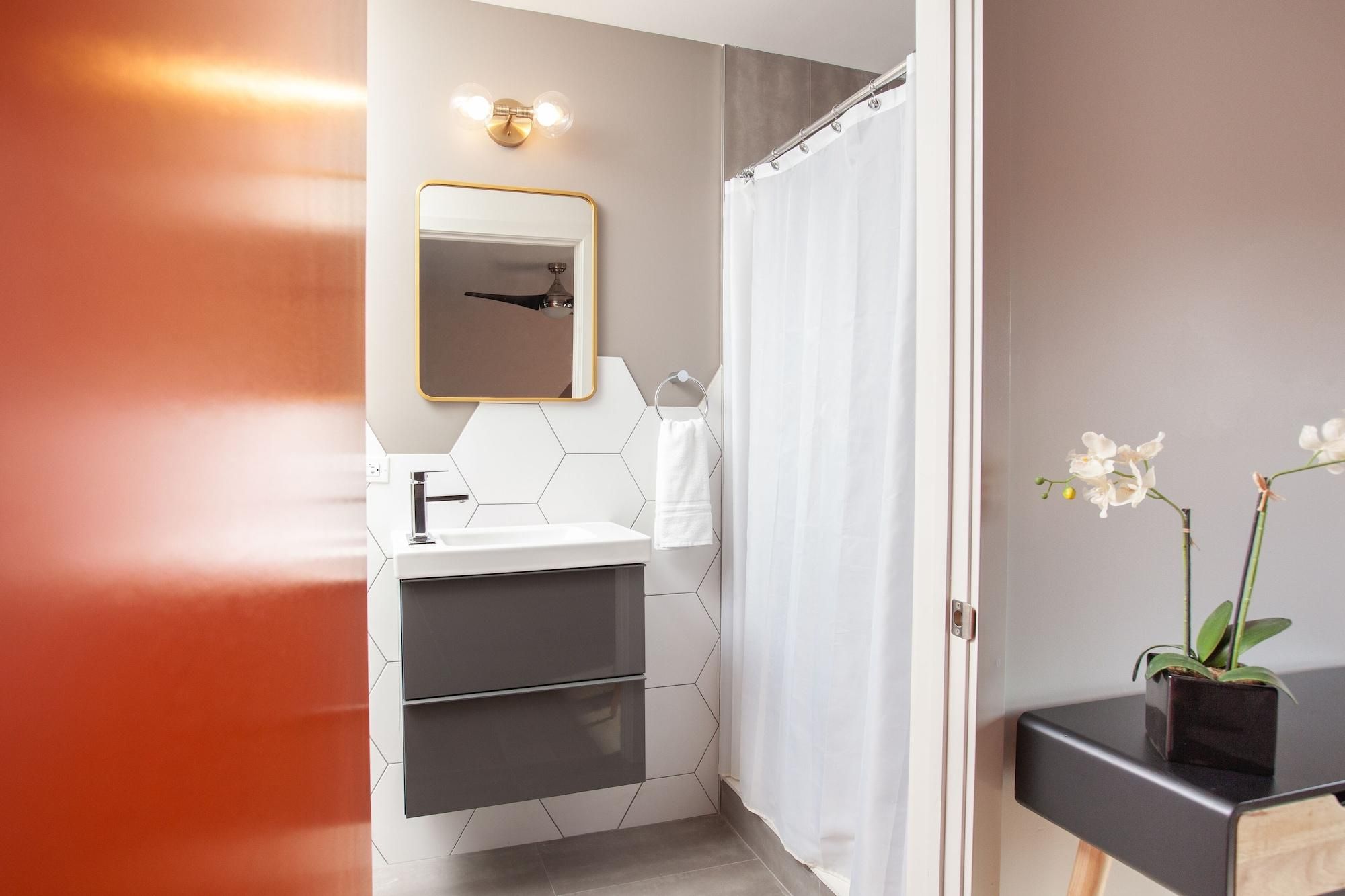 4411 Inn & Suites 2