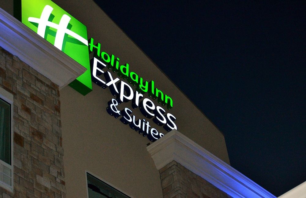 Holiday Inn Express & Suites ST. JOSEPH by IHG 1