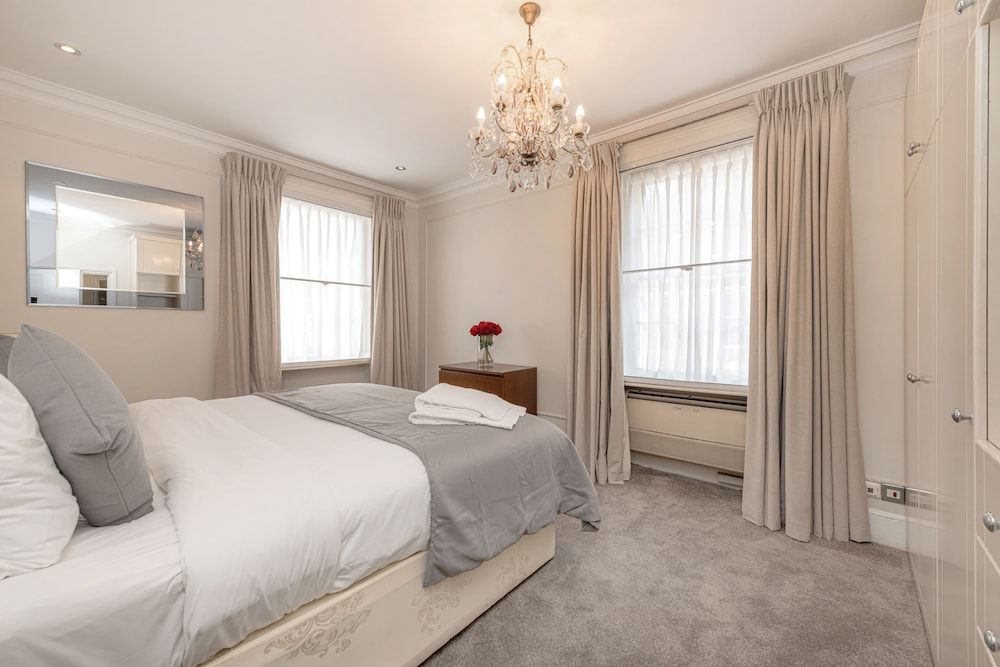 17 Hertford Street 1