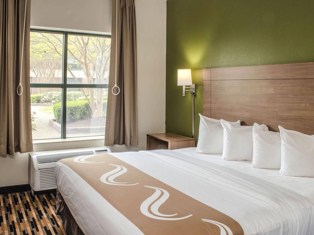 Quality Suites Lake Wright - Norfolk Airport 1