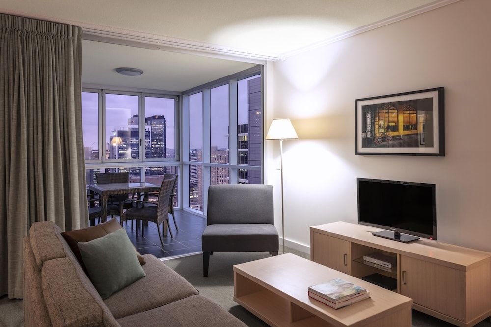 Oaks Brisbane Festival Suites 1