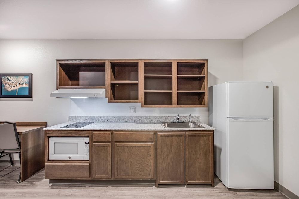 WoodSpring Suites Novi Farmington 1