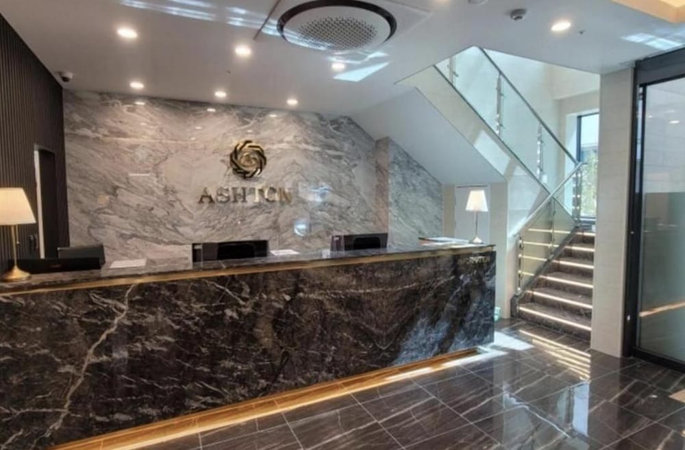 Ashton Hotel 2