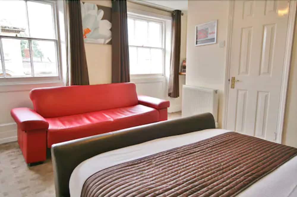 Central Hotel Cheltenham 1