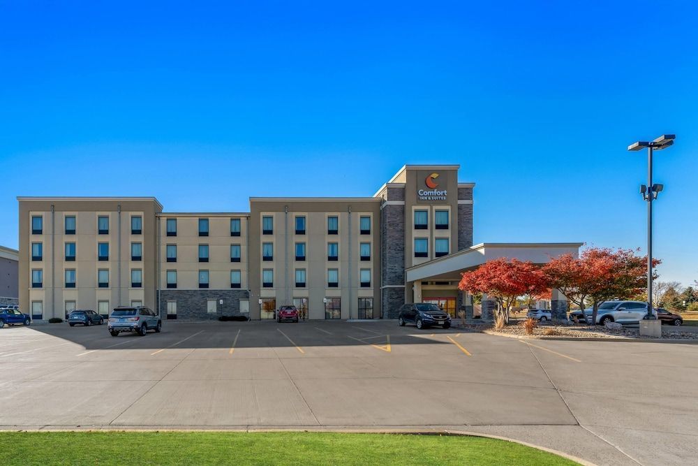Comfort Inn & Suites Avera Southwest 1