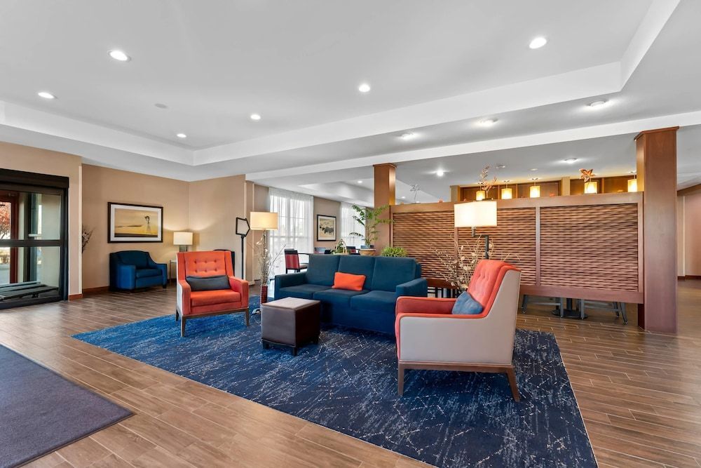 Comfort Inn & Suites Avera Southwest 2