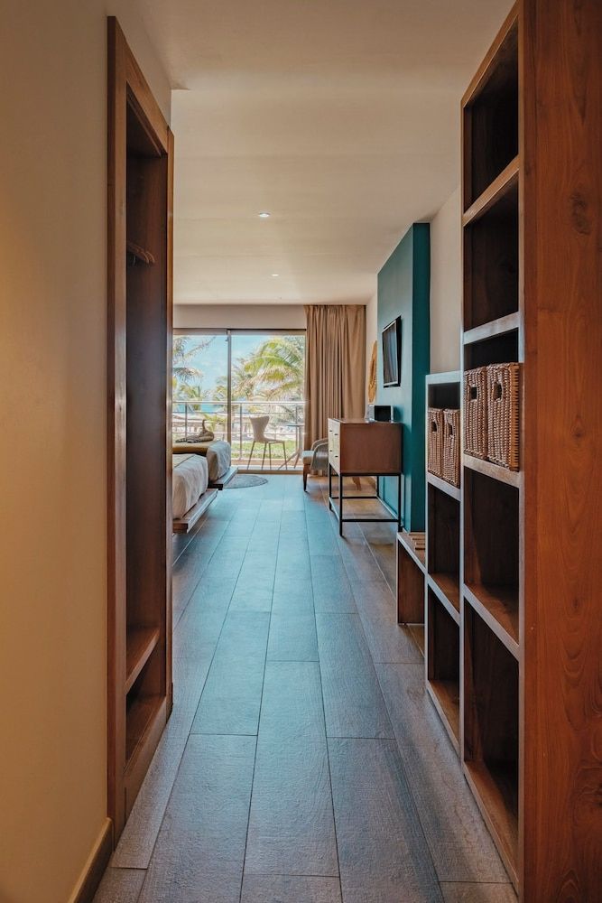 Orient Beach Hotel 2