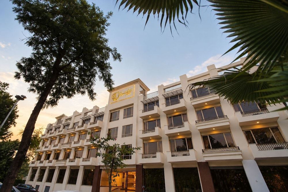 Roomy Signature Hotel, Islamabad 1