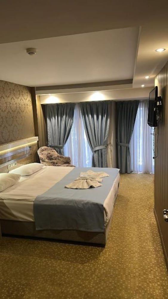 Rain Golden Hotel 2