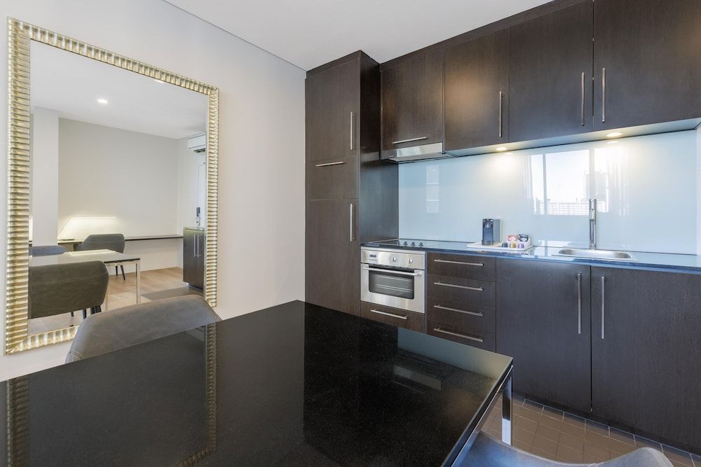 Oaks Melbourne on Collins Suites 1