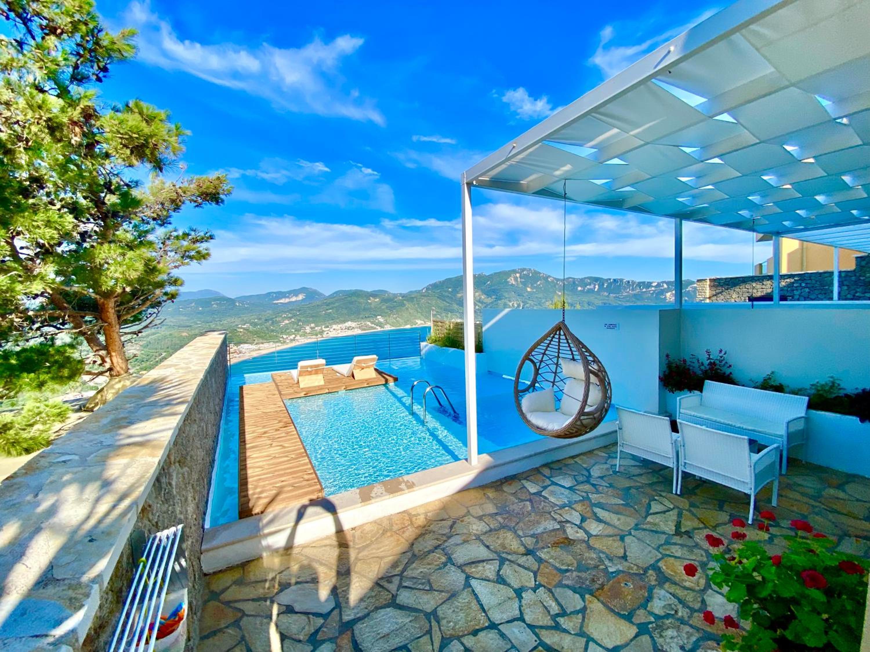 Zeus Throne Suites 1