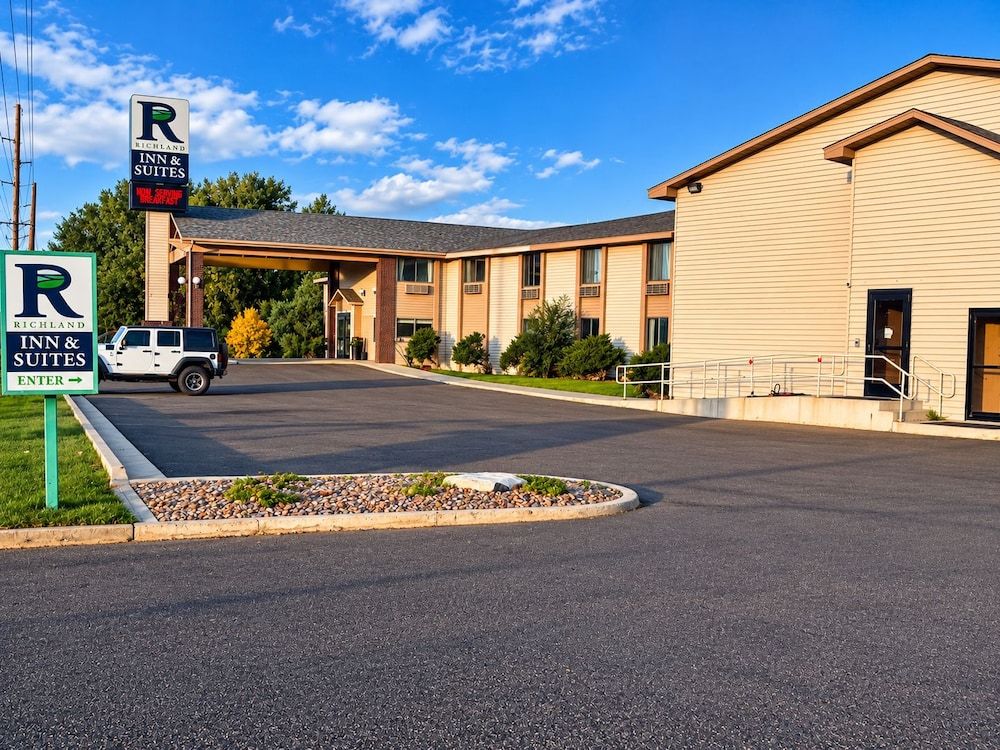 Richland Inn and Suites 1