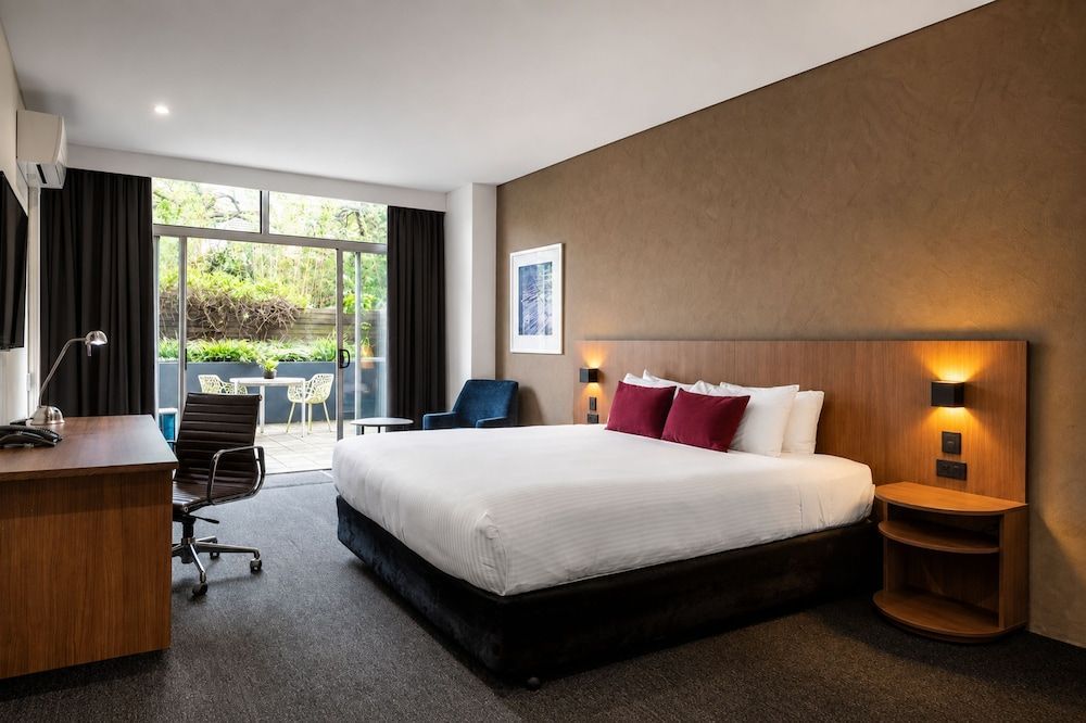Mercure Sydney St Leonards 1