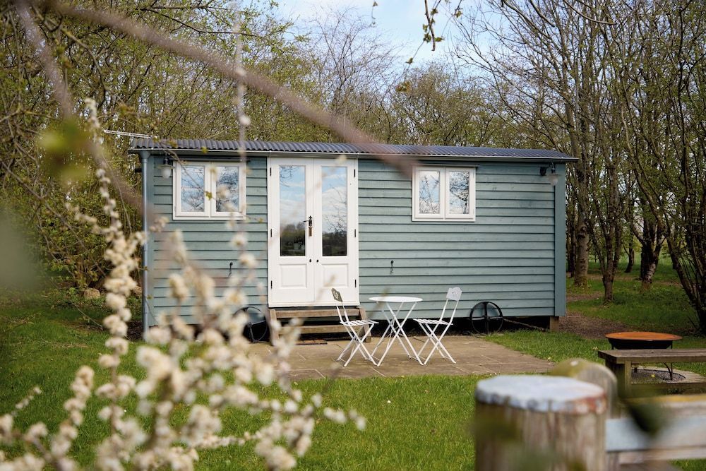 Great Ashley Farm Holiday Cottage & Shepherds Huts 1