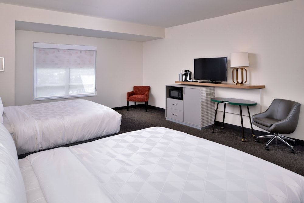 Holiday Inn & Suites FARMINGTON HILLS - DETROIT NW by IHG 2