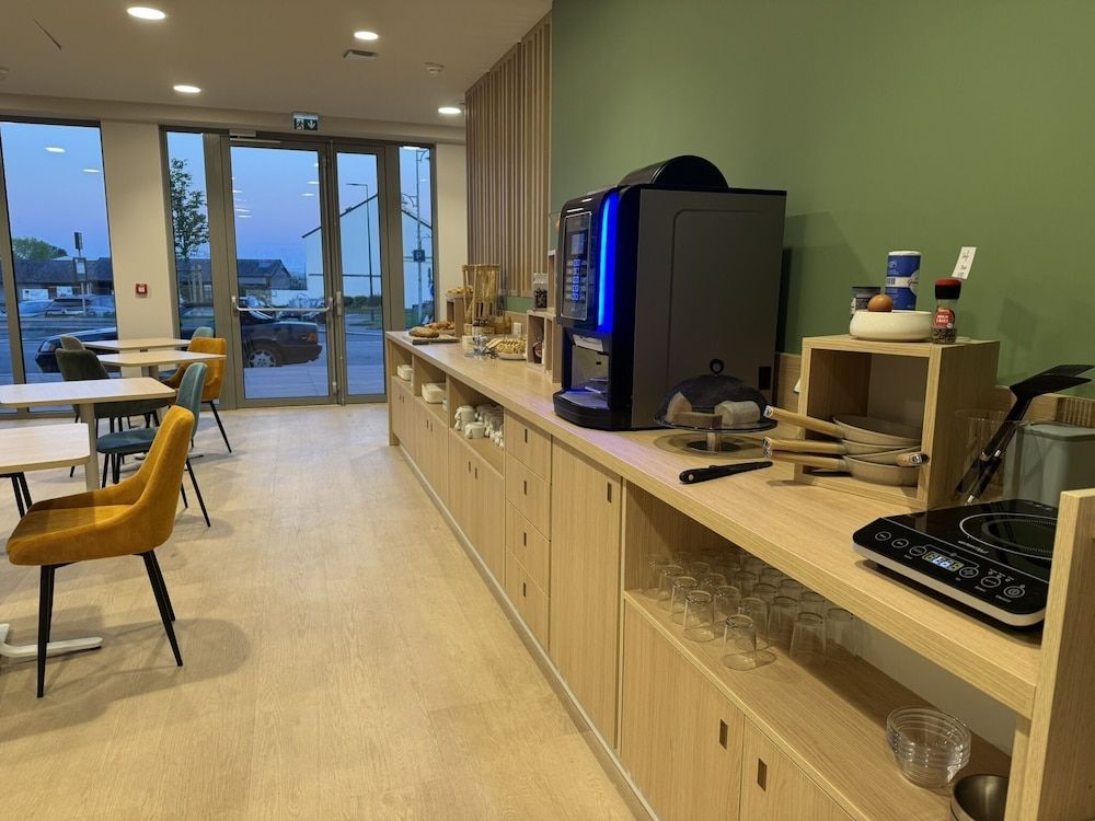 Karaez Hôtel - BritHotel Carhaix 1
