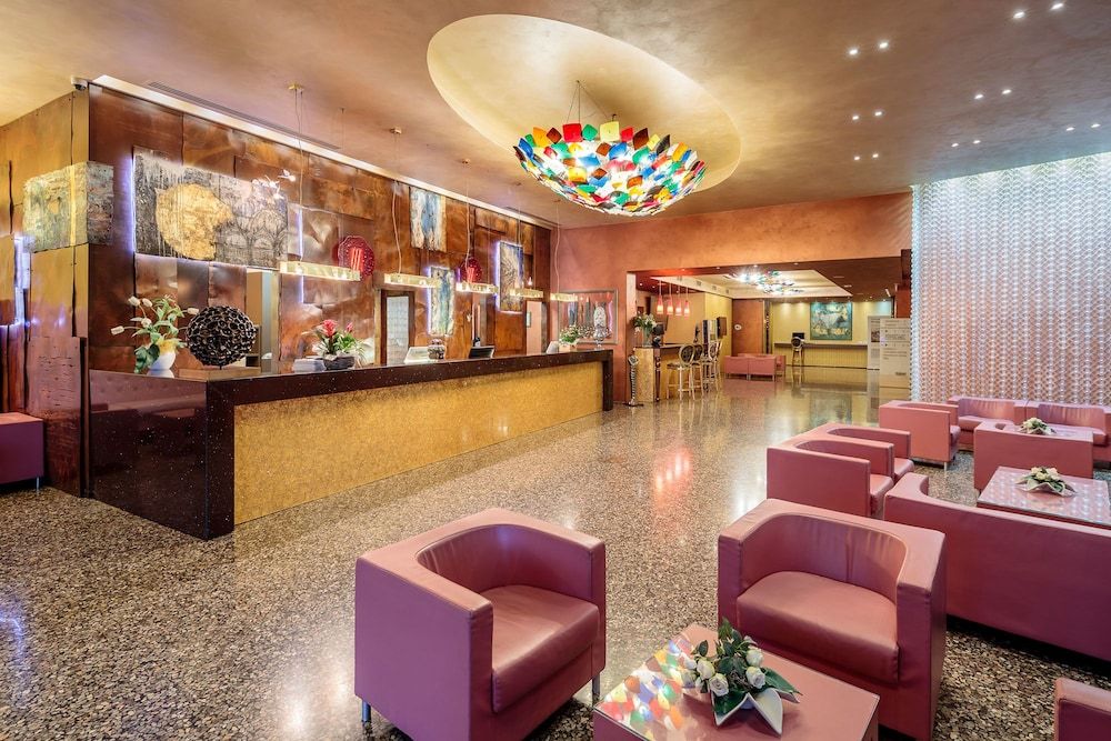 Base Hotel 1