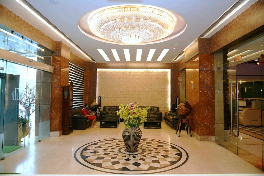 Venizia Sarovar Portico 2