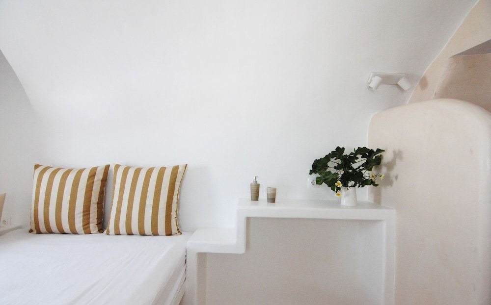 White Grape Suites 2