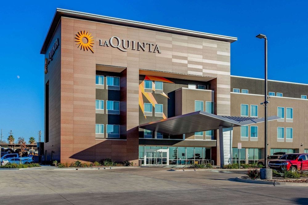 La Quinta by Wyndham San Antonio Alamo City 1