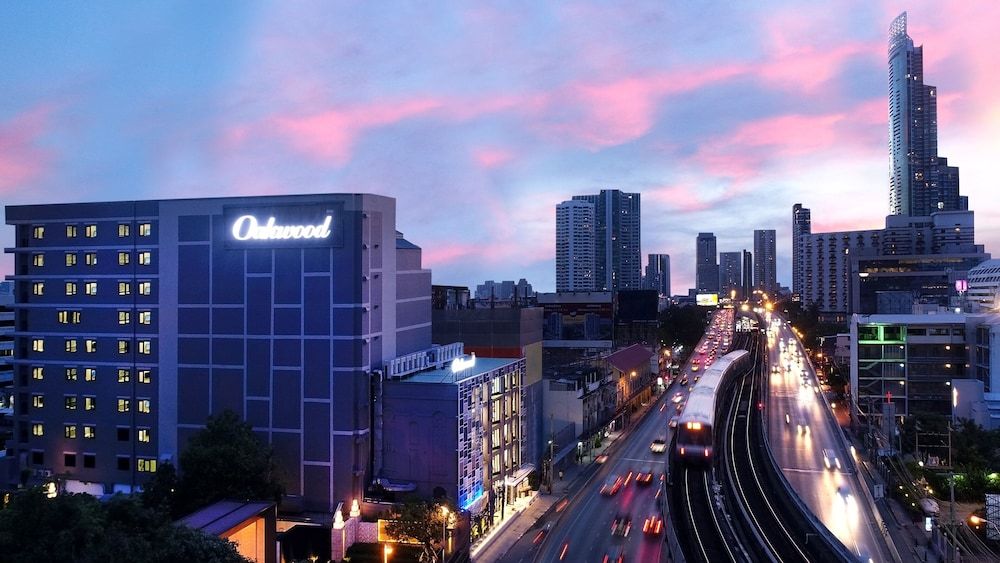 Oakwood Hotel & Residence Bangkok 1