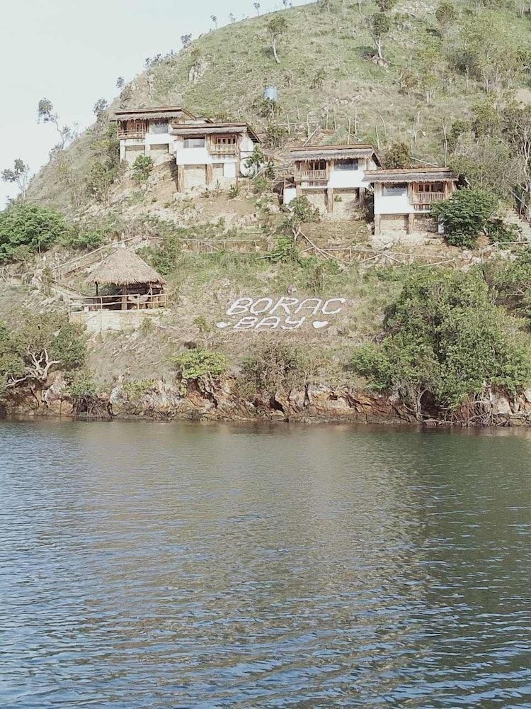 Borac Bay Bungalows and Spa 1