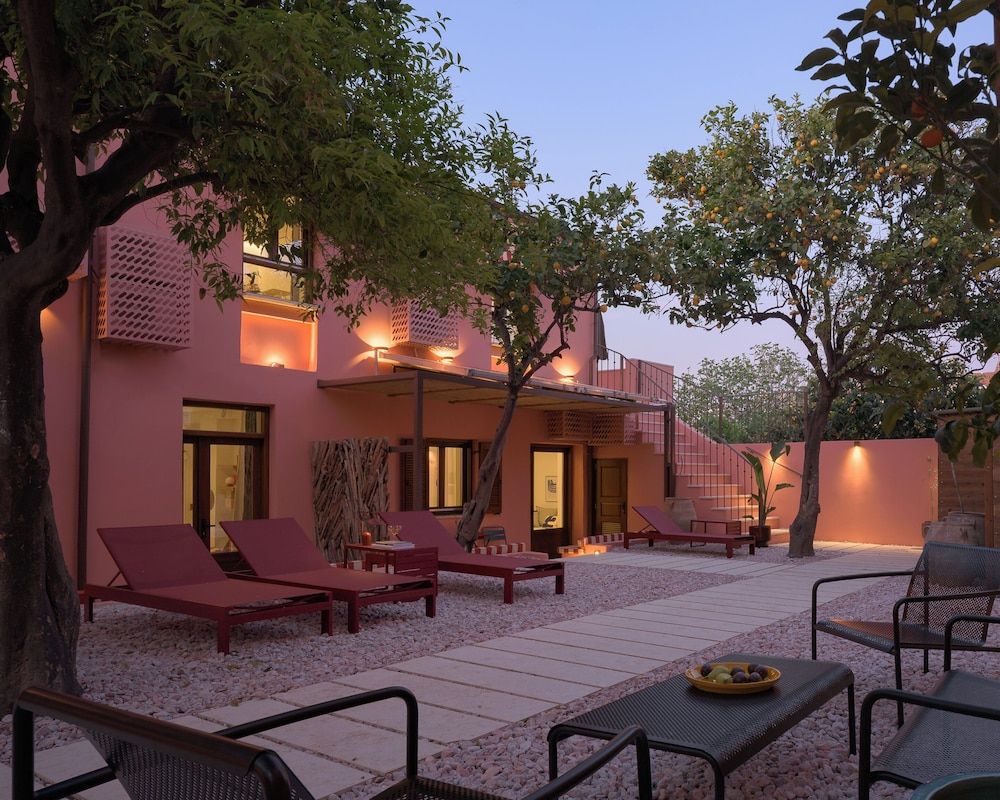 Spartacus Garden Boutique Suites 1