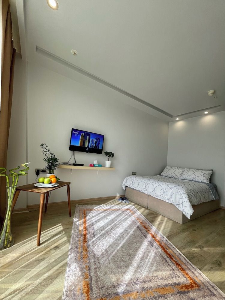 studio unit with pool and gym 1