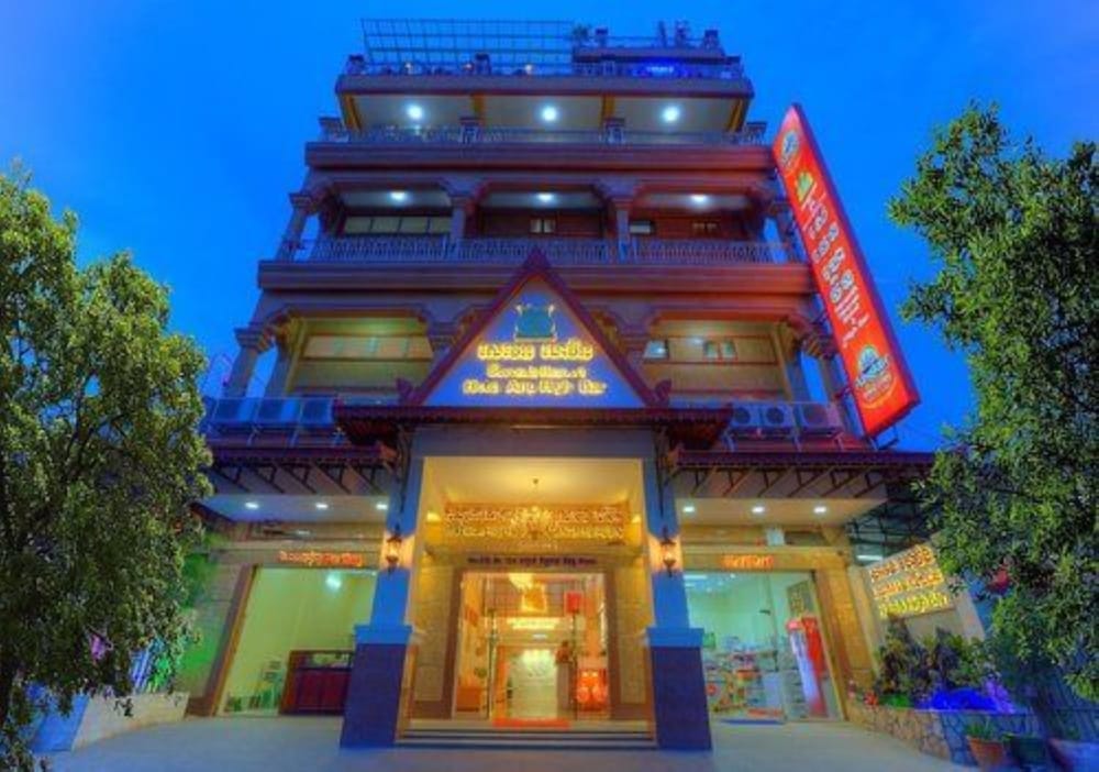 Seventh Heaven Hotel and High Bar 1
