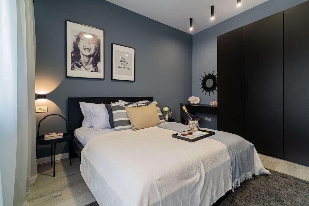 Chic Black White 2BR Retreat on Dambovitei 1