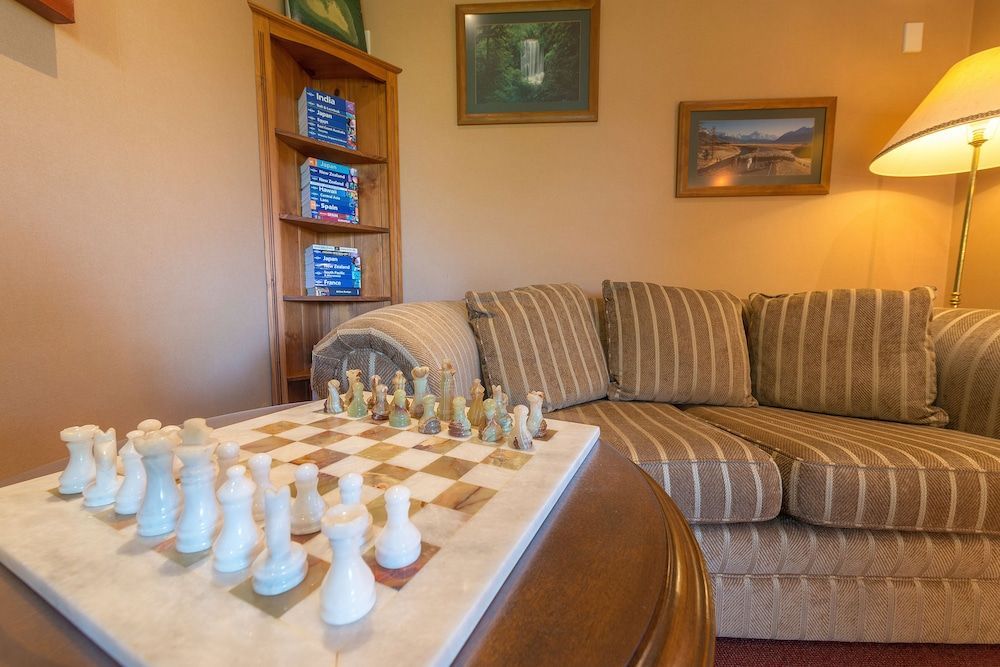 Hana Lodge 2