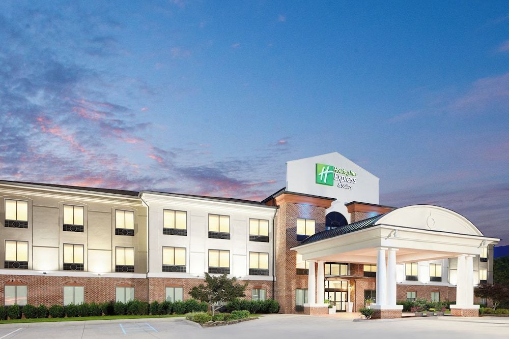 Holiday Inn Express & Suites SALEM by IHG 1