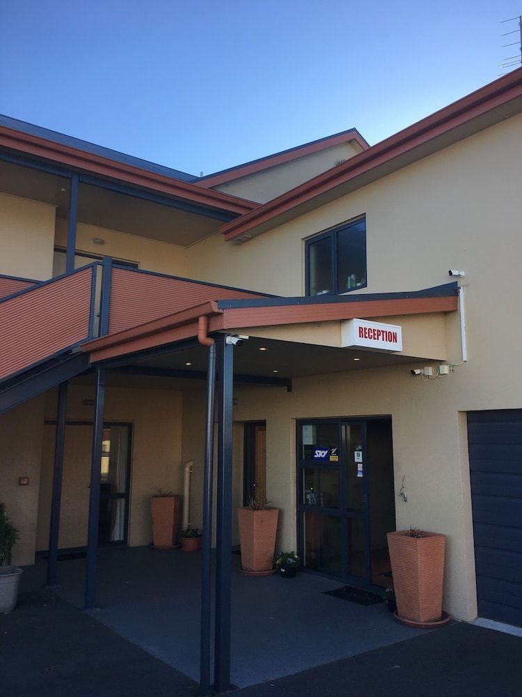Waterfront motel 2