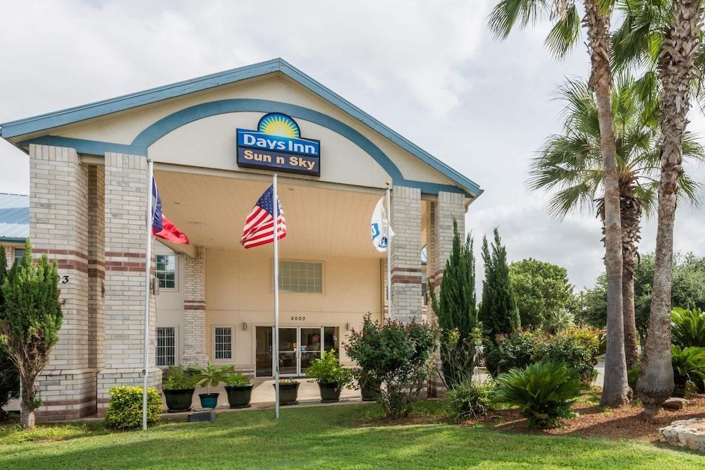 Days Inn by Wyndham San Antonio Southeast Frost Bank Center 1