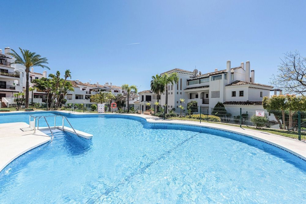 Incredible apartment with sea views and balcony 2