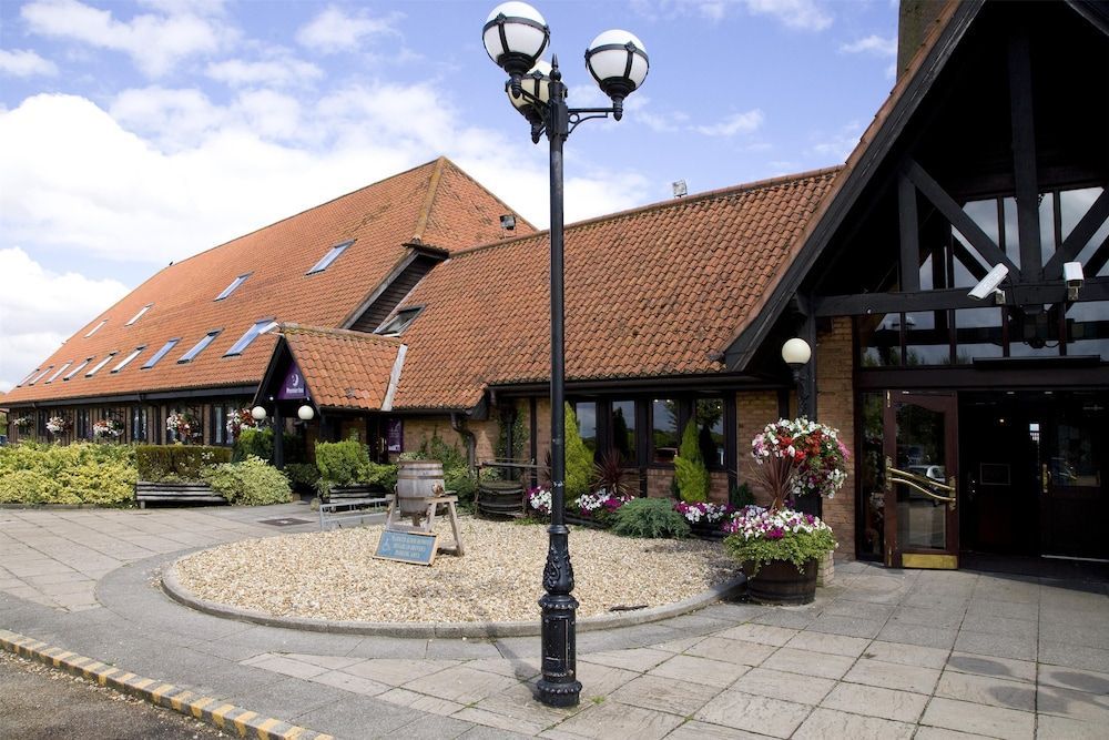 Premier Inn Milton Keynes South 1