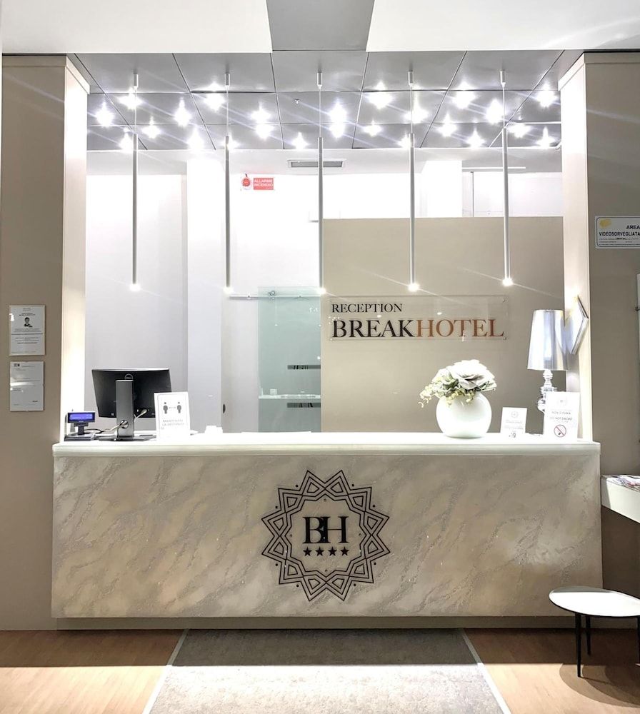 Break Hotel 2