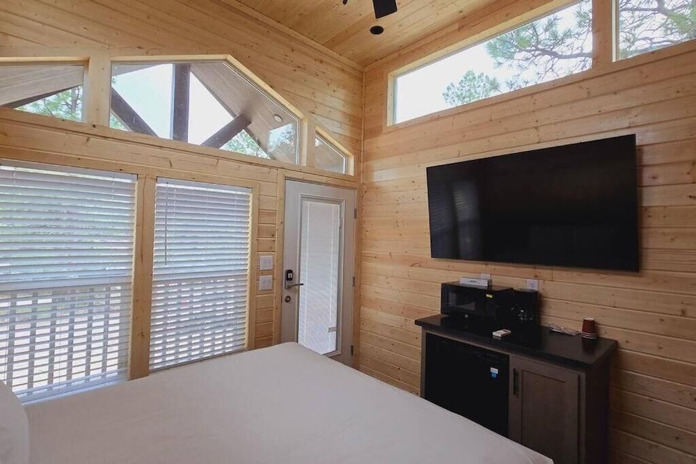 Luxury Cabin with Forest View 6B 2