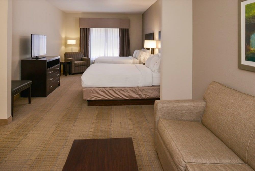 Holiday Inn Express & Suites SIKESTON by IHG 2