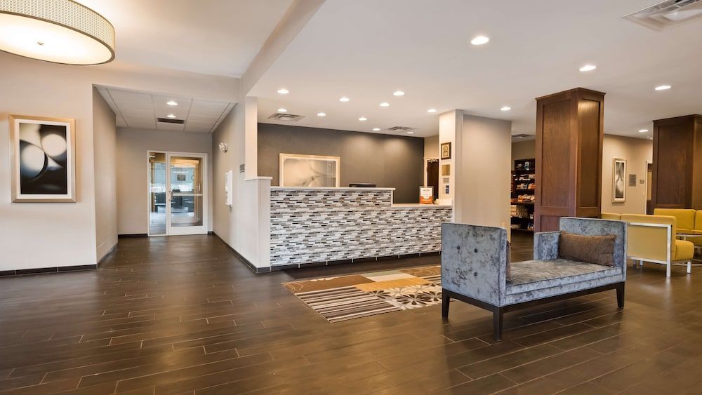 Best Western Plus Boardman Inn & Suites 2