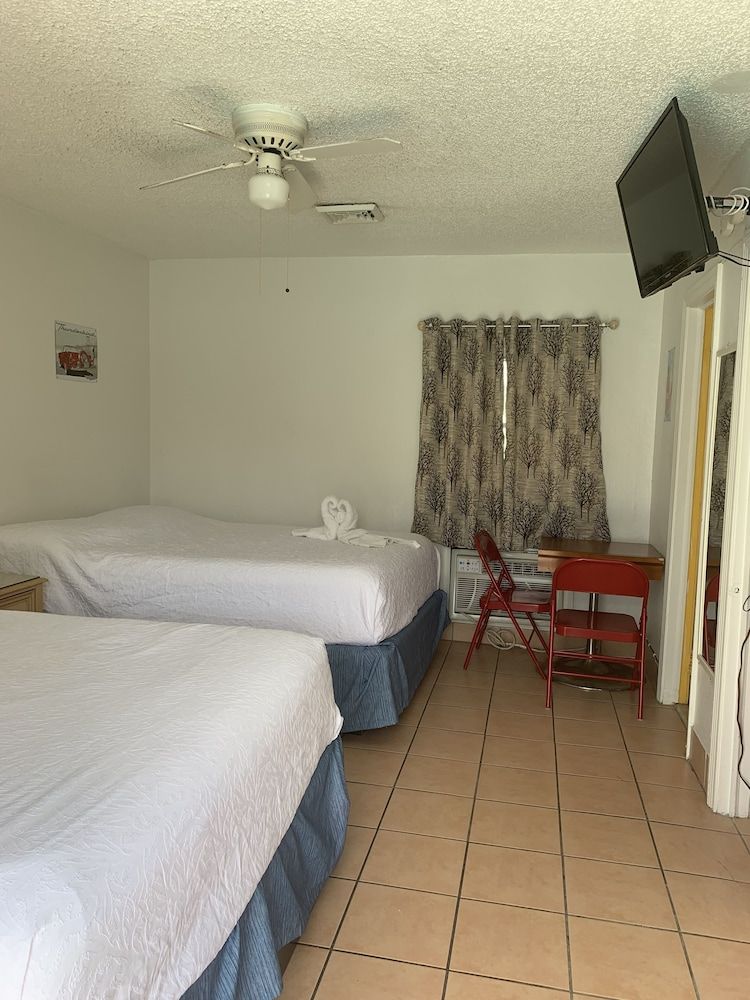 Sunshine Motel 2