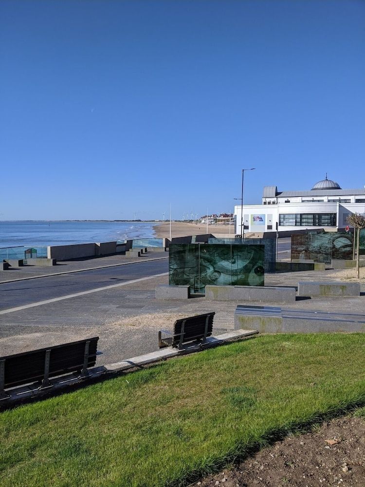Rowntree Seaview Holiday Flats small double room with no view 2