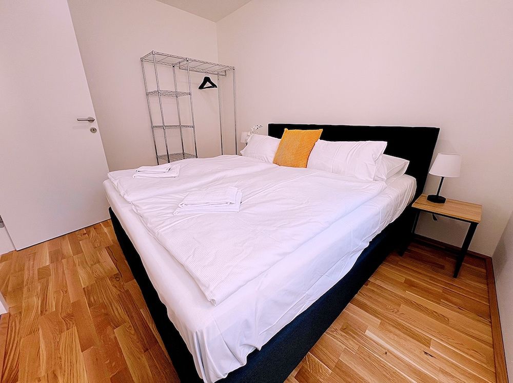 Apartments next to Public Transport GG13 2
